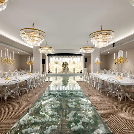 Отель Ramada Encore By Wyndham Selcuklu 4*